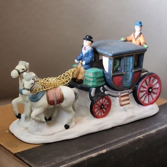 Dickens Village Stagecoach Porcelain Accessory - Picture 1 of 13